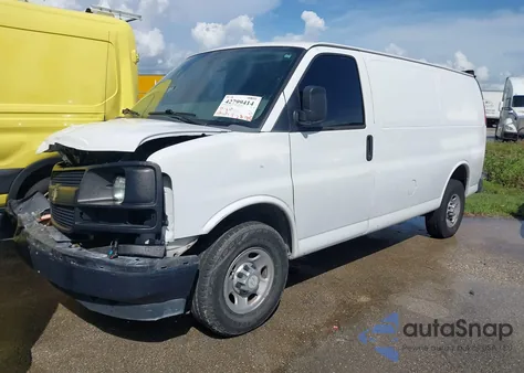 2017 Chevrolet Express 2500 Work Van z USA, uszkodzony, nr VIN 1GCWGAFF2H1107757